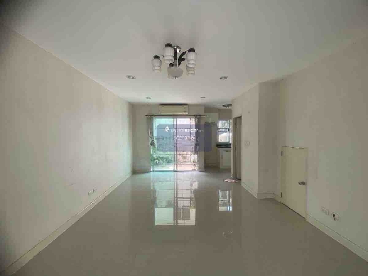 ขายทาวน์โฮมโชคชัย4 ลาดพร้าว71 : ขาย บ้านกลางเมือง โชคชัย 4 ซอย 50 หน้าสวน ต้นโครงการ