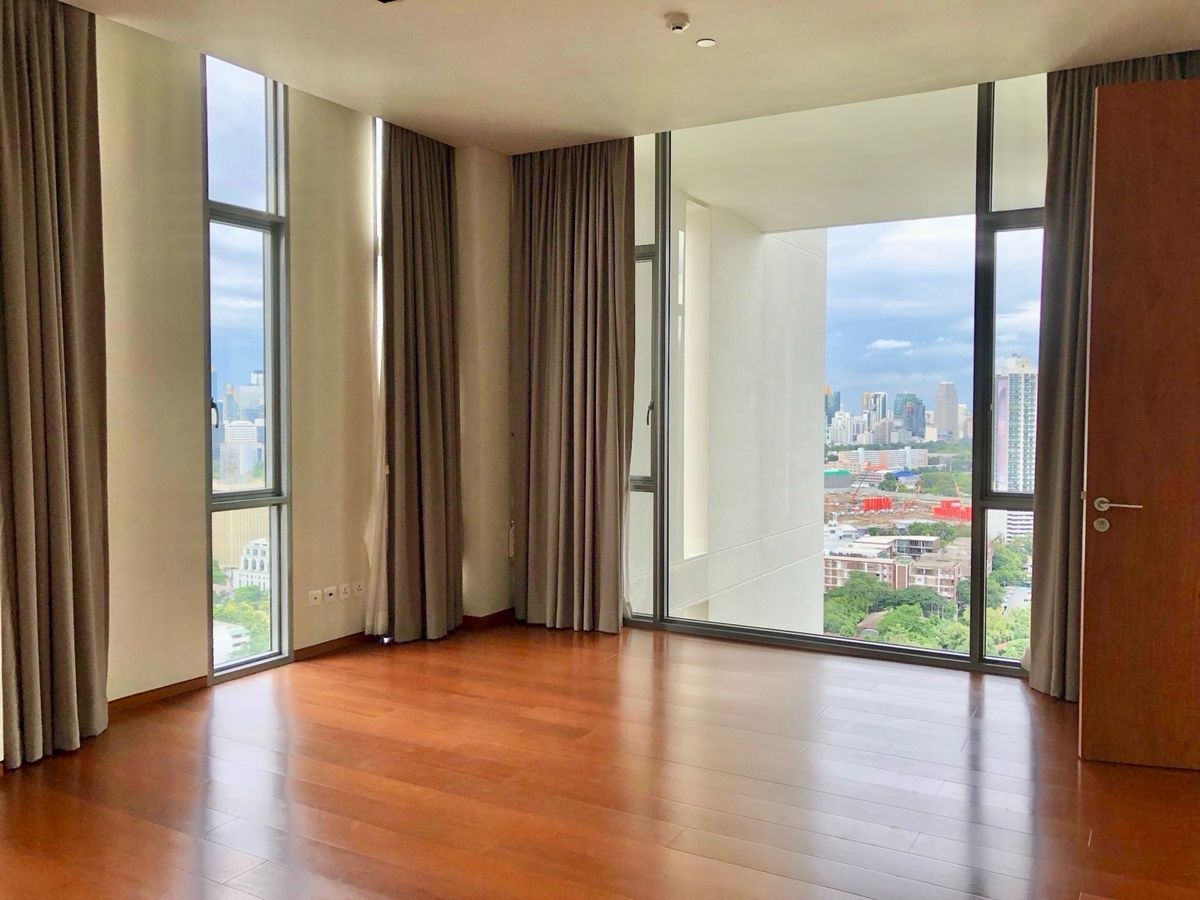 CondoSathorn, Narathiwat : 📢👇 Rare Luxury Duplex Penthouse for Sale & Rent  with private lift , stunning unblocked views. Located in the heart of Sathorn next to The Sukhothai Hotel, with three access points: Soi Suan Phlu, Soi Nanta (Sathorn 1), and direct link to Sukhothai Ho