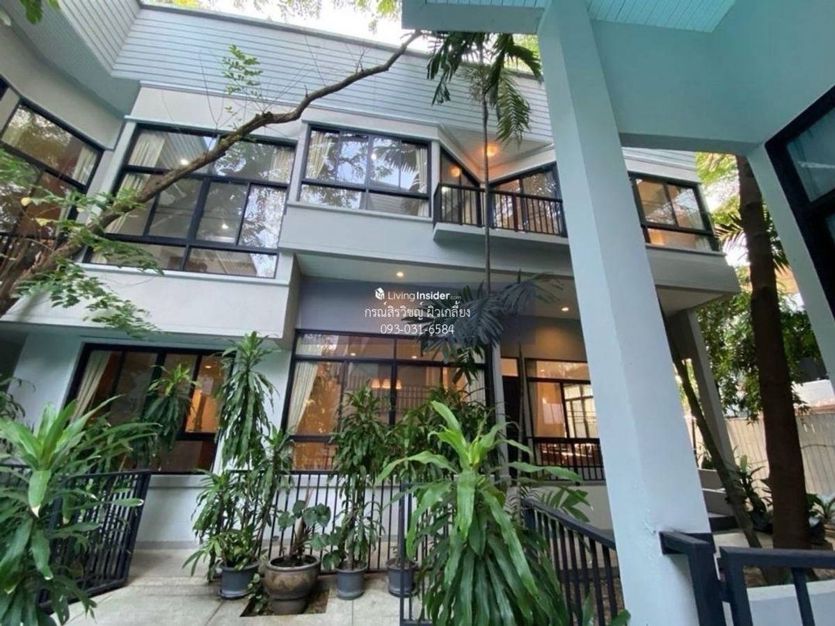 ให้เช่าทาวน์โฮมสุขุมวิท อโศก ทองหล่อ : For Rent Townhome BTS Thonglor Station - Pet Friendly - Privacy and Greenery Place for Your Family