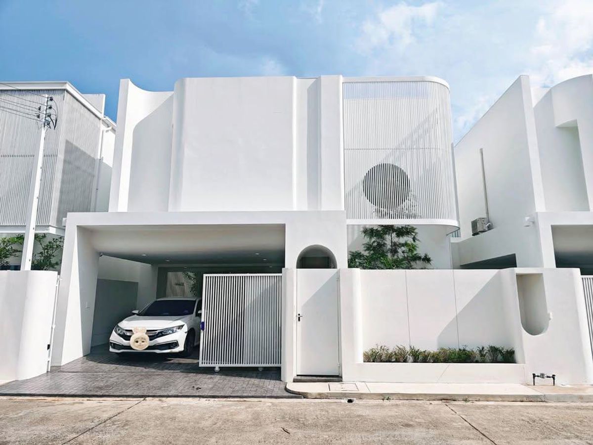 ให้เช่าบ้านเชียงใหม่ : บ้านสวยในโครงการ ให้เช่าเดือนละ 55,000 บาท ใกล้โฮมโปรสันทรายเพียง 10 นาที No.6H298