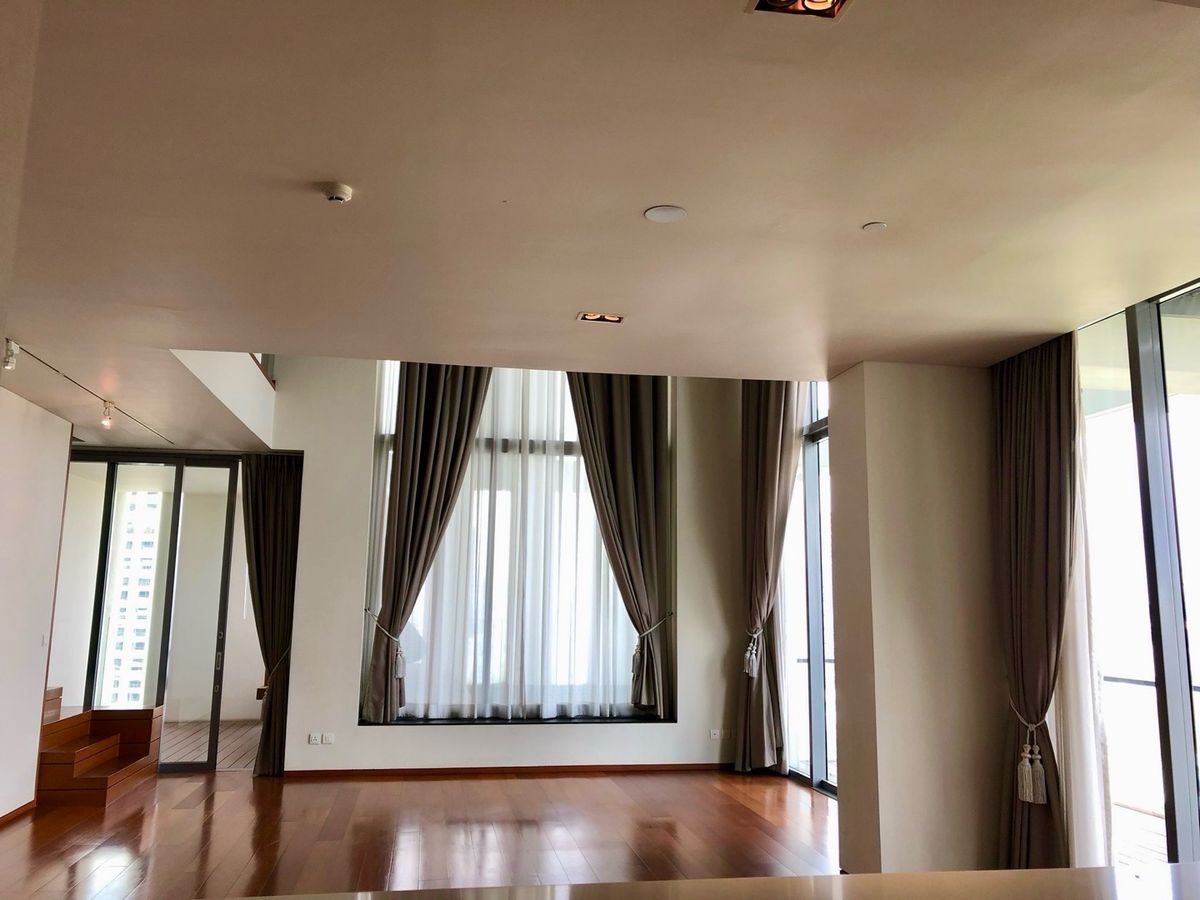 CondoSathorn, Narathiwat : 📢👇 Rare Luxury Duplex Penthouse for Sale & Rent  with private lift , stunning unblocked views. Located in the heart of Sathorn next to The Sukhothai Hotel, with three access points: Soi Suan Phlu, Soi Nanta (Sathorn 1), and direct link to Sukhothai Ho