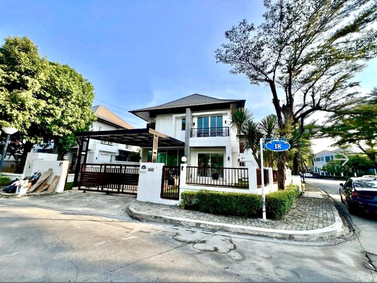 ให้เช่าบ้านบางนา แบริ่ง ลาซาล : Rent] ♻️Blue Lagoon 1 Bangna-Wongwean Resort-style atmosphere within the village, conveniently located near shopping malls and a wide range of amenities.