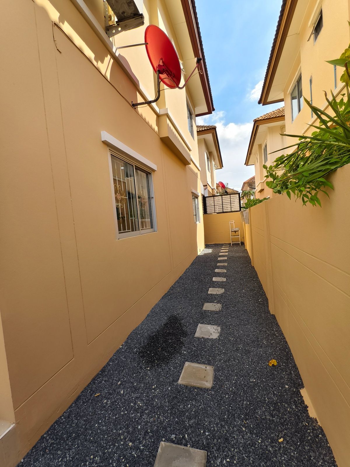 For RentHouseSamut Prakan,Samrong : North 36 Sq. 3 bedrooms, 2 bathrooms, 2 -story house, Panthiya Praeksa