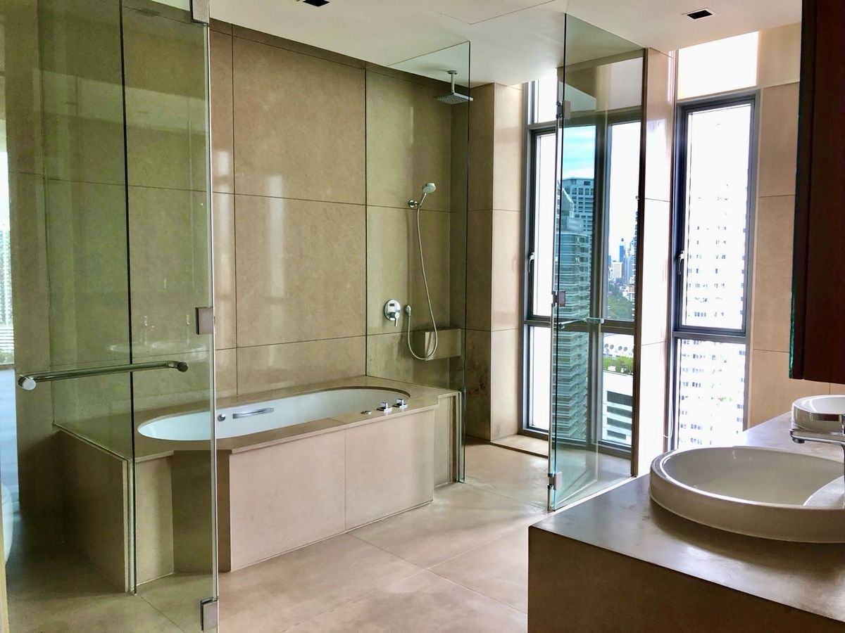 CondoSathorn, Narathiwat : 📢👇 Rare Luxury Duplex Penthouse for Sale & Rent  with private lift , stunning unblocked views. Located in the heart of Sathorn next to The Sukhothai Hotel, with three access points: Soi Suan Phlu, Soi Nanta (Sathorn 1), and direct link to Sukhothai Ho