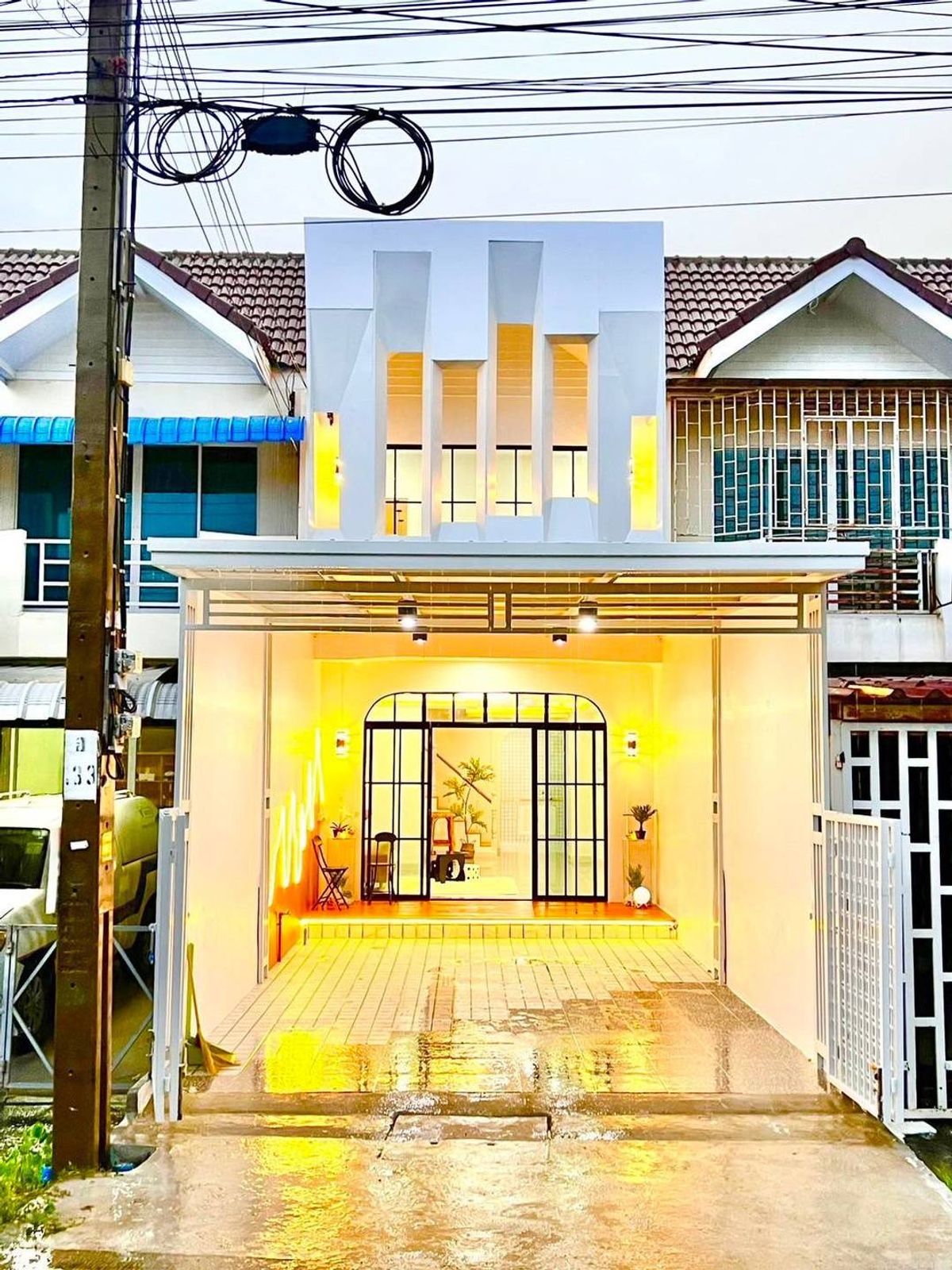 ขายทาวน์โฮมนนทบุรี บางใหญ่ บางบัวทอง :  ขายบ้านทาวน์เฮ้าส์ 2 ชั้น หมู่บ้าน​รุ่งกานต์ 2 เนื้อที่ 22.3 ตารางวา 2 ห้องนอน ตำบลทวีวัฒนา อำเภอไทรน้อย จังหวัดนนทบุรี