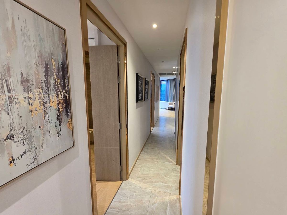 For RentCondoRama9, Petchburi, RCA : Condo Ashton Asoke - Rama 9, corner room, view of Rama 9 intersection, very beautiful.