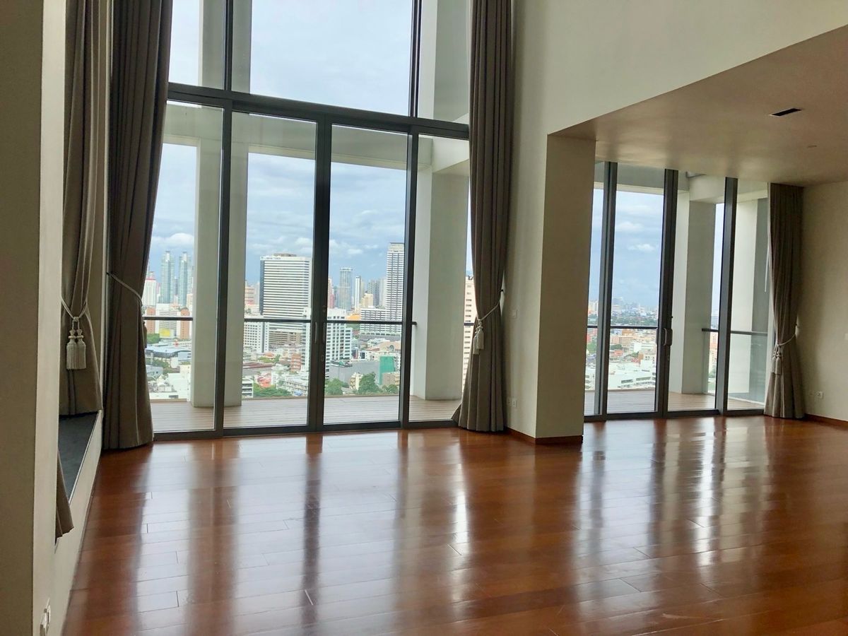 CondoSathorn, Narathiwat : 📢👇 Rare Luxury Duplex Penthouse for Sale & Rent  with private lift , stunning unblocked views. Located in the heart of Sathorn next to The Sukhothai Hotel, with three access points: Soi Suan Phlu, Soi Nanta (Sathorn 1), and direct link to Sukhothai Ho