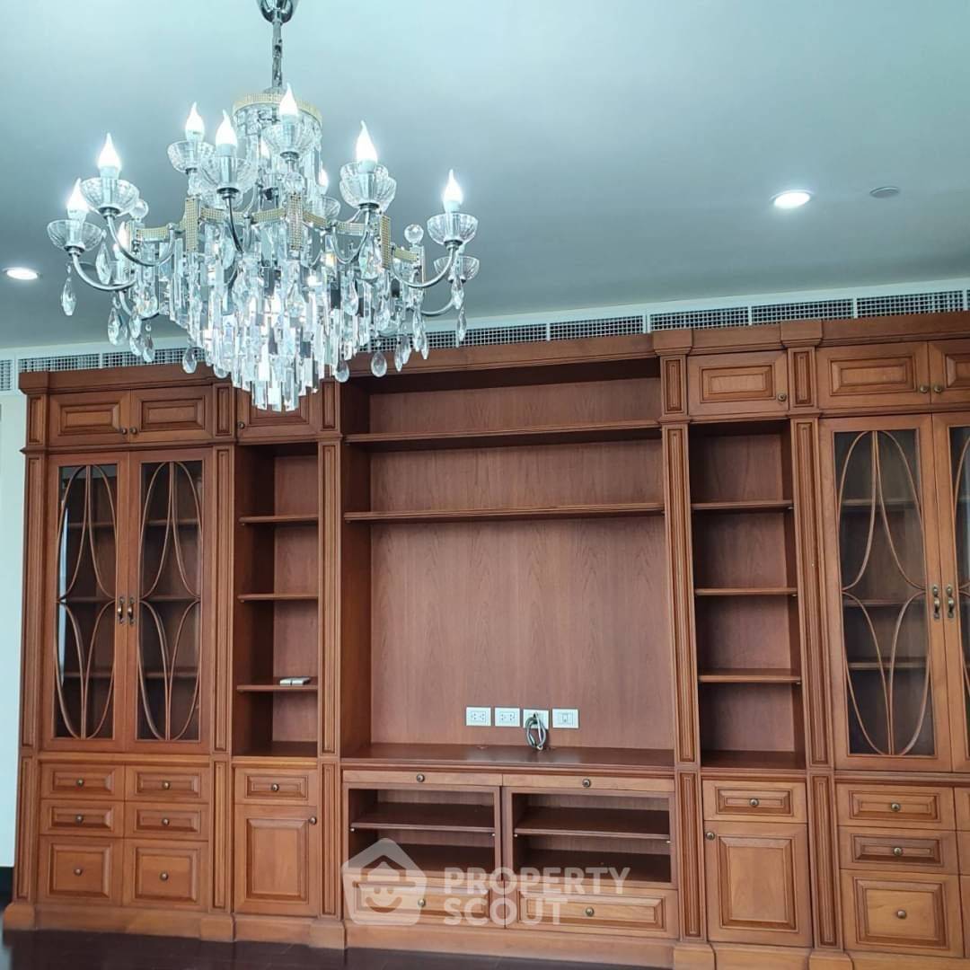 For RentCondoWitthayu, Chidlom, Langsuan, Ploenchit : 3-BR Condo at The Park Chidlom near BTS Chit Lom