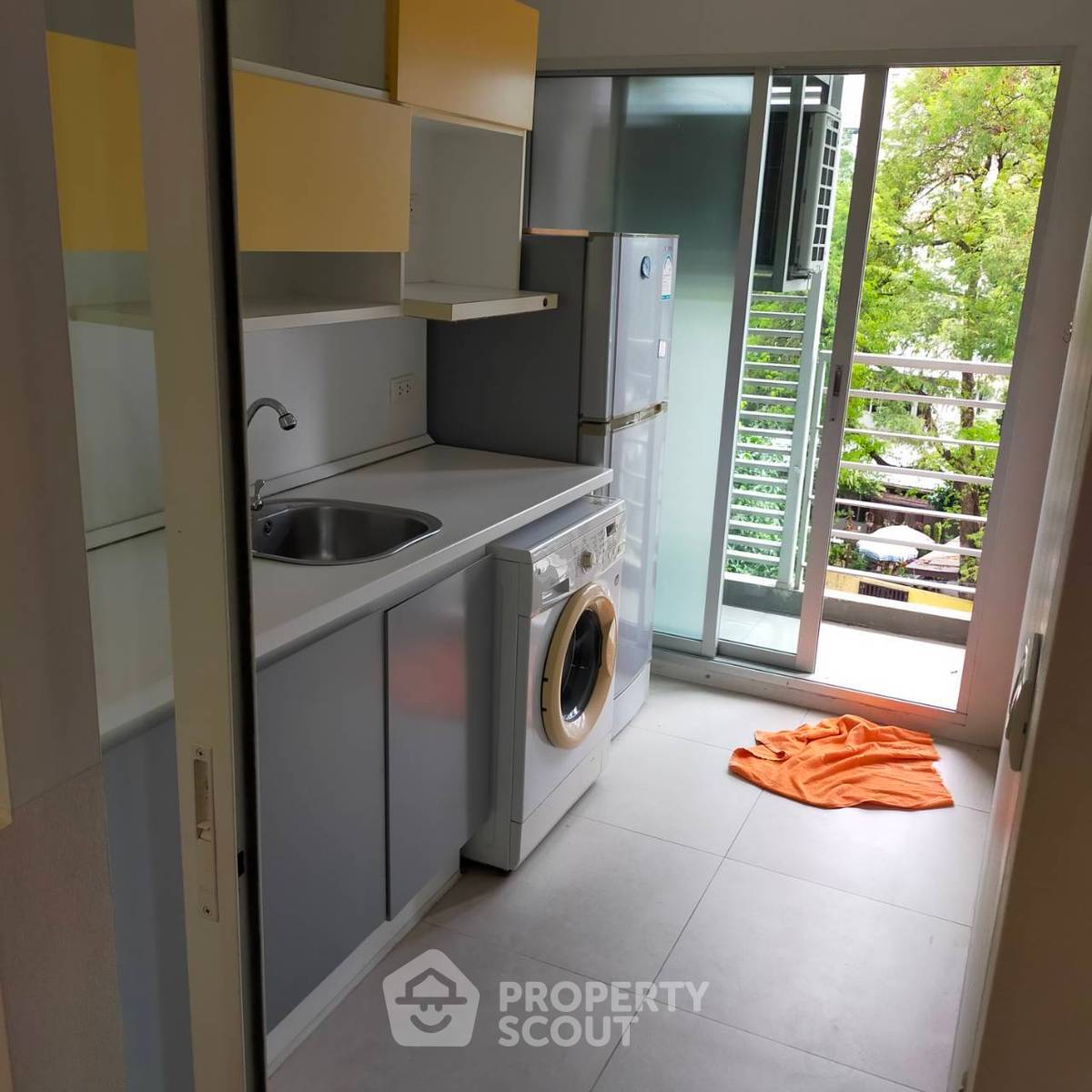 For RentCondoLadprao, Central Ladprao : 1-BR Condo at The Room Ratchada-Ladprao near MRT Ratchadaphisek