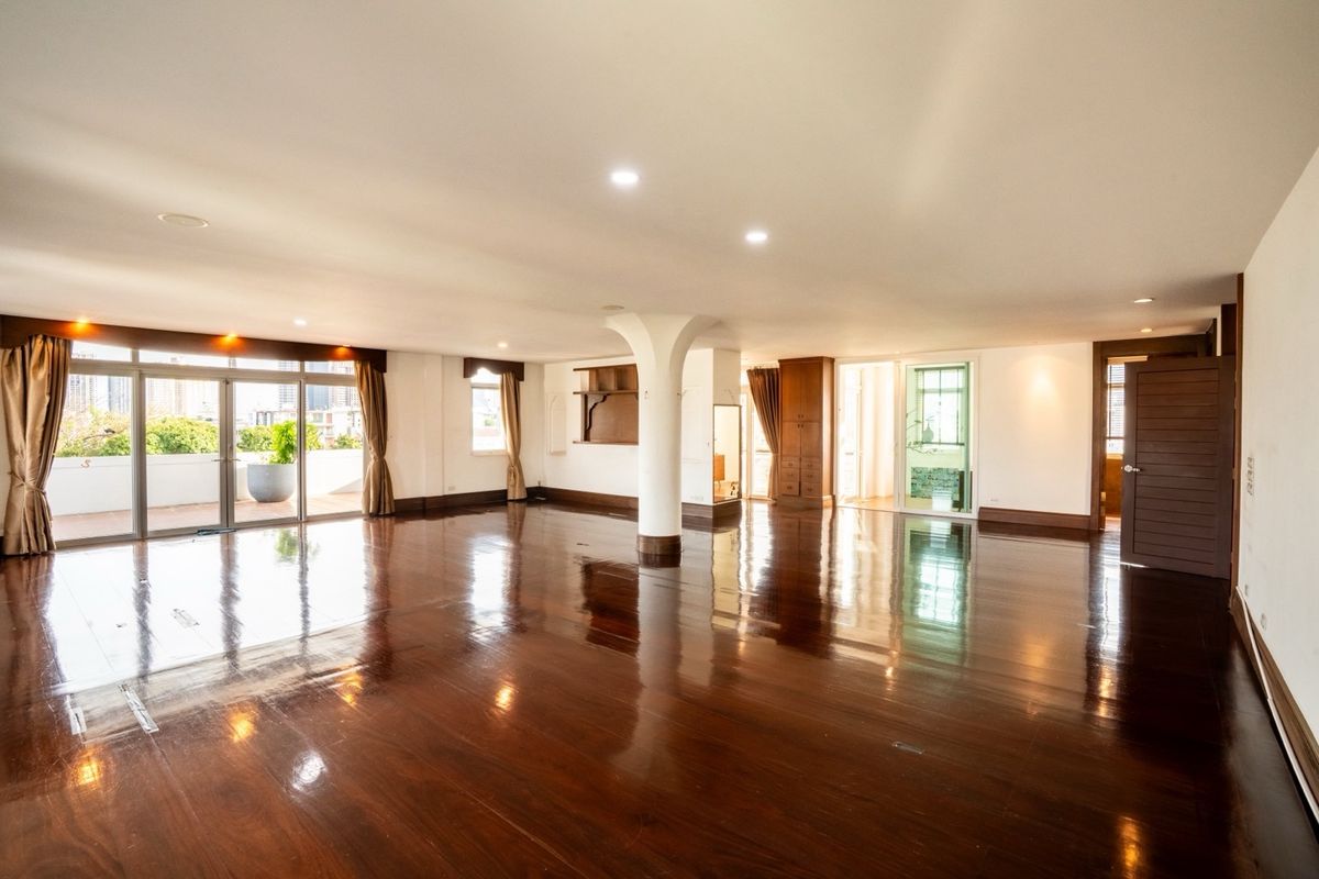 For SaleHouseSukhumvit, Asoke, Thonglor : Luxury 7-Storey House for Sale in Ekkamai–Thonglor with Private Lift | 193 sq.w Land | 2,800 sq.m Usable Area | Ideal for Residence or Investment
