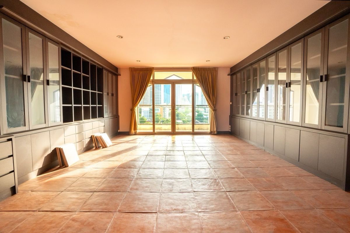 For SaleHouseSukhumvit, Asoke, Thonglor : Luxury 7-Storey House for Sale in Ekkamai–Thonglor with Private Lift | 193 sq.w Land | 2,800 sq.m Usable Area | Ideal for Residence or Investment
