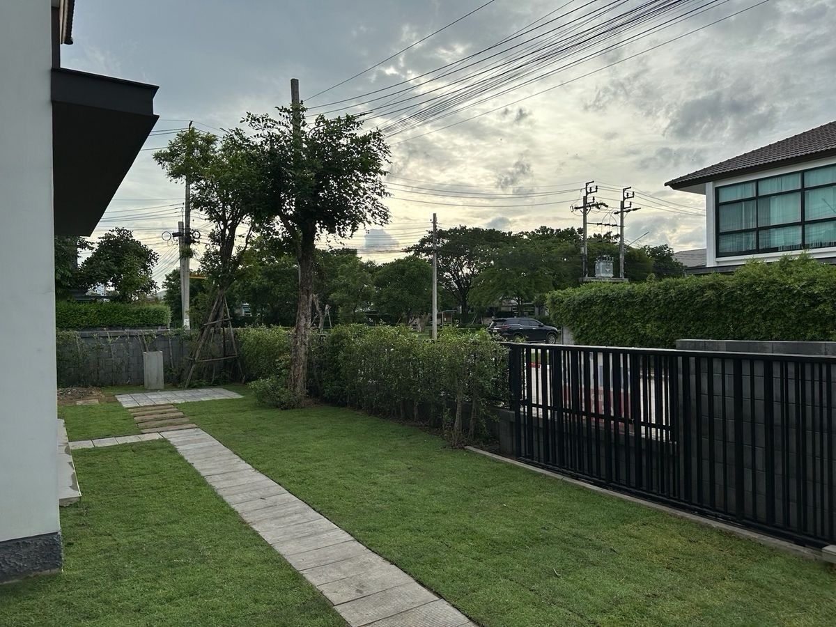 For SaleHouseNawamin, Ramindra : 💎 Luxury Modern Corner House for Sale – Spacious 5-Bedroom Home with Lush Garden, Full Functionality, and Prime Access Near Expressway in Watcharapol–ChatuChot