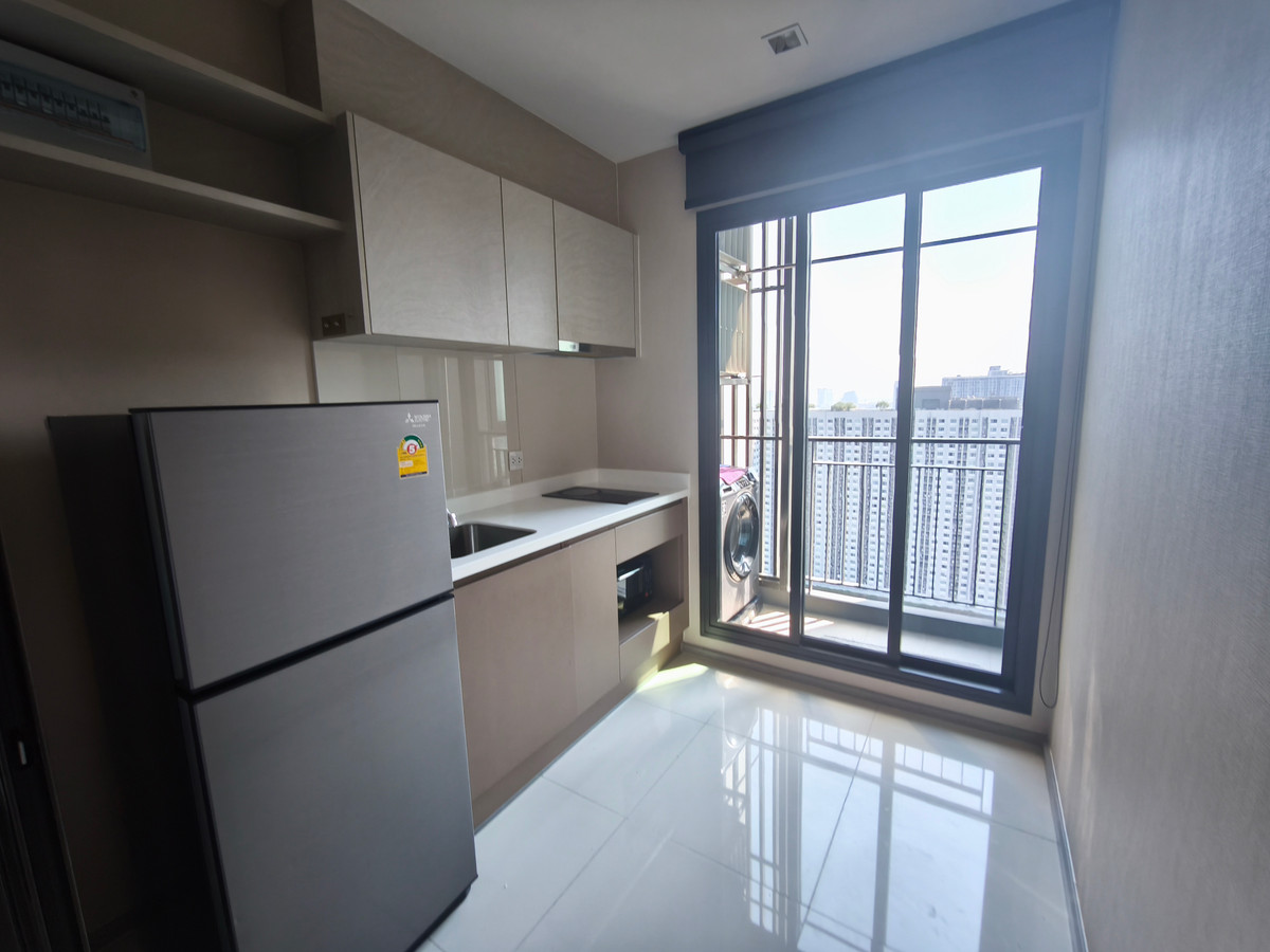 For RentCondoThaphra, Talat Phlu, Wutthakat : • RENT • Life Sathorn Sierra • 1Bed 1Bath •  32 Sqm. • 15,000 •   Line ID : Vassily