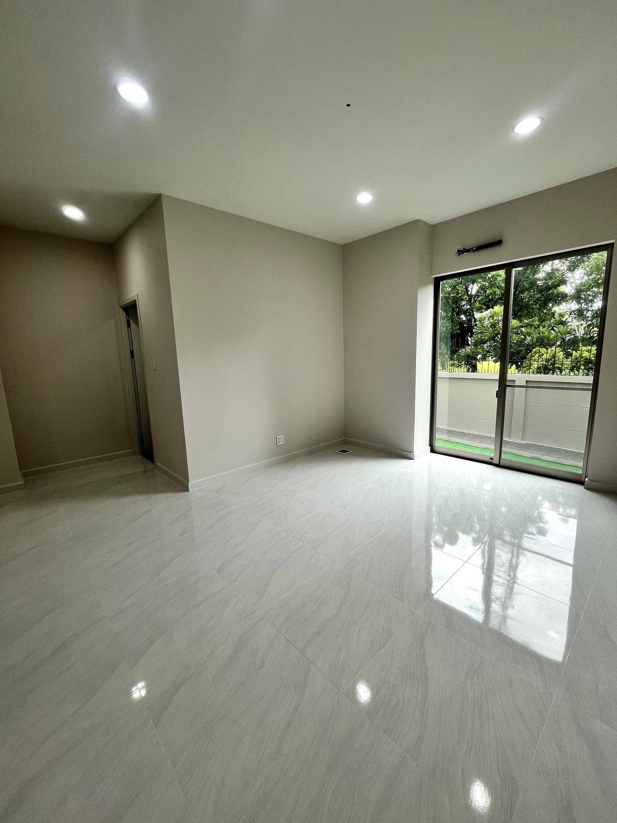 ขายบ้านลาดกระบัง สุวรรณภูมิ : 💥 ขายบ้านเดี่ยวสไตล์ญี่ปุ่น พื้นที่ใช้สอยกว้างขวาง 371 ตร.ม. 4 ห้องนอน ร่มรื่น และความเป็นส่วนตัวสูง ใกล้ทางด่วนศรีรัช เดินทางสะดวก