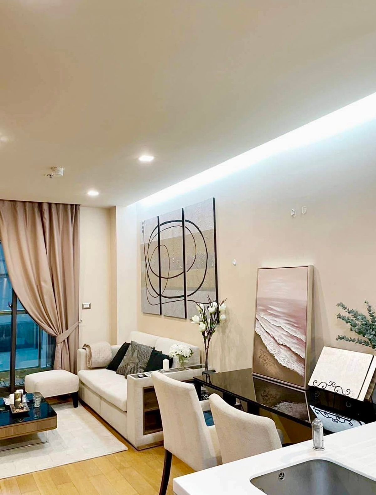 For RentCondoSathorn, Narathiwat : urgent!!! Beautiful room rely on renovations! 56.5 sq.m.