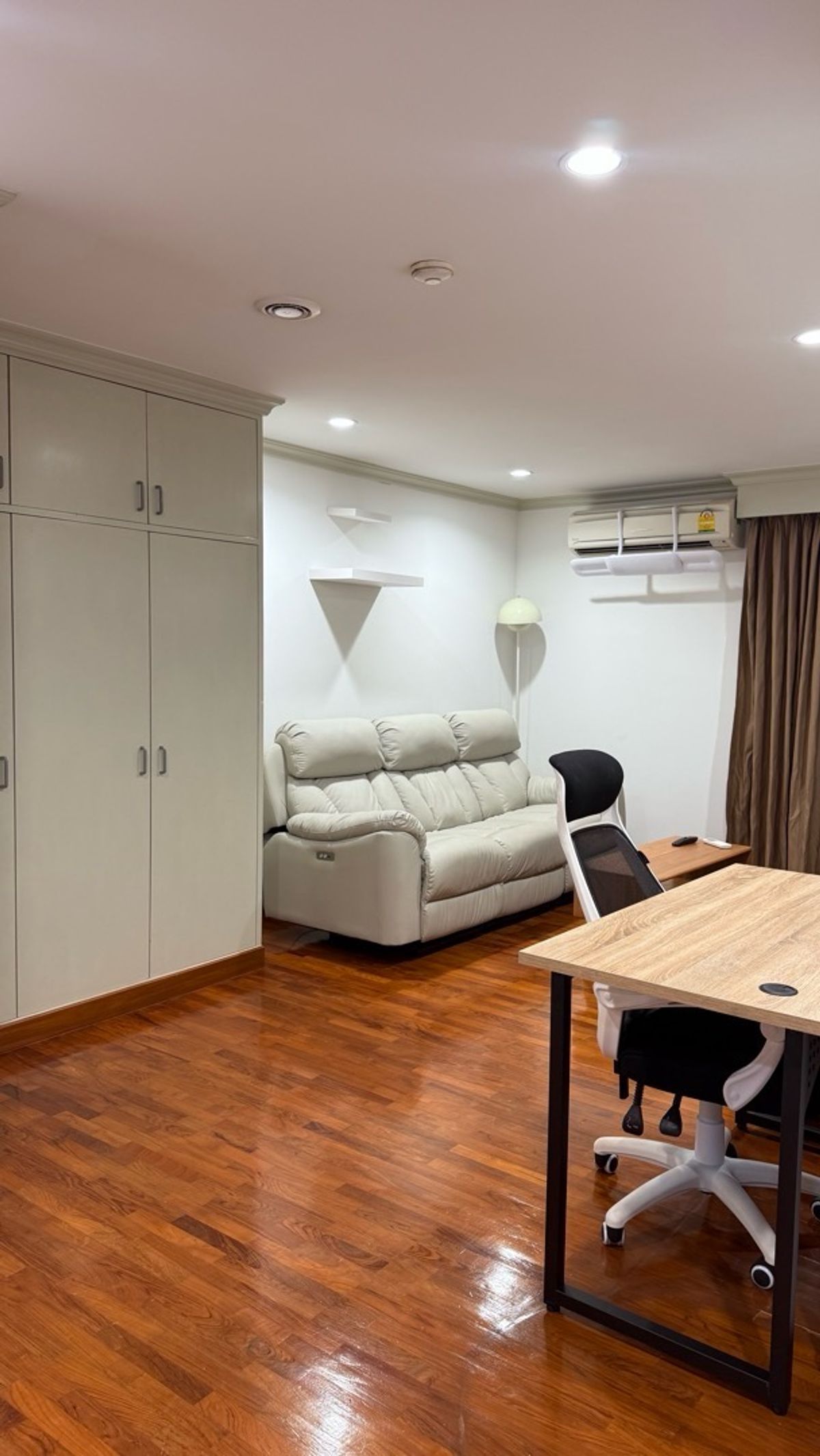 For RentCondoSathorn, Narathiwat : Condo For Rent | The Best Value In The Project “Sampoom Garden” 56 Sq.m. Near BTS Saint Louis