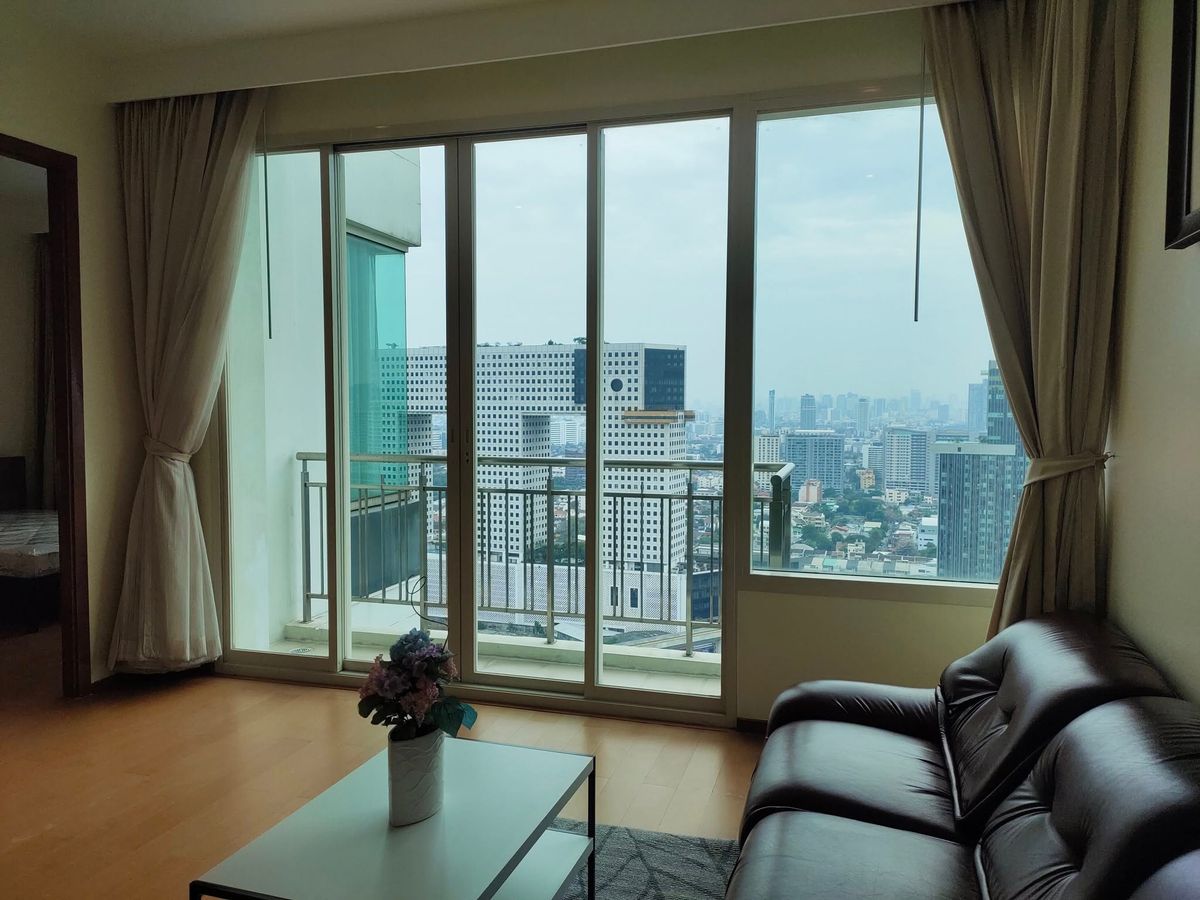 For RentCondoKasetsart, Ratchayothin : Rent RR501 Wind Ratchayothin. Beautiful room, complete furniture near the Ratchayothin BTS.