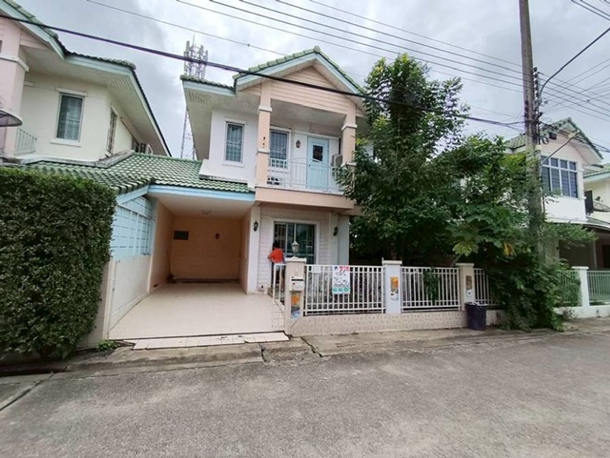 ขายทาวน์โฮมปทุมธานี รังสิต ธรรมศาสตร์ : ขายบ้านแฝด 38.2ตรว. เลขที่ 93/51 มี3ห้องนอน 2ห้องน้ำ ม.สินทรัพย์2 ติดถนนรังสิต-นครนายก คลอง4 ต.บึงยี่โถ อ.ธัญบุรี จ.ปทุมธานี 