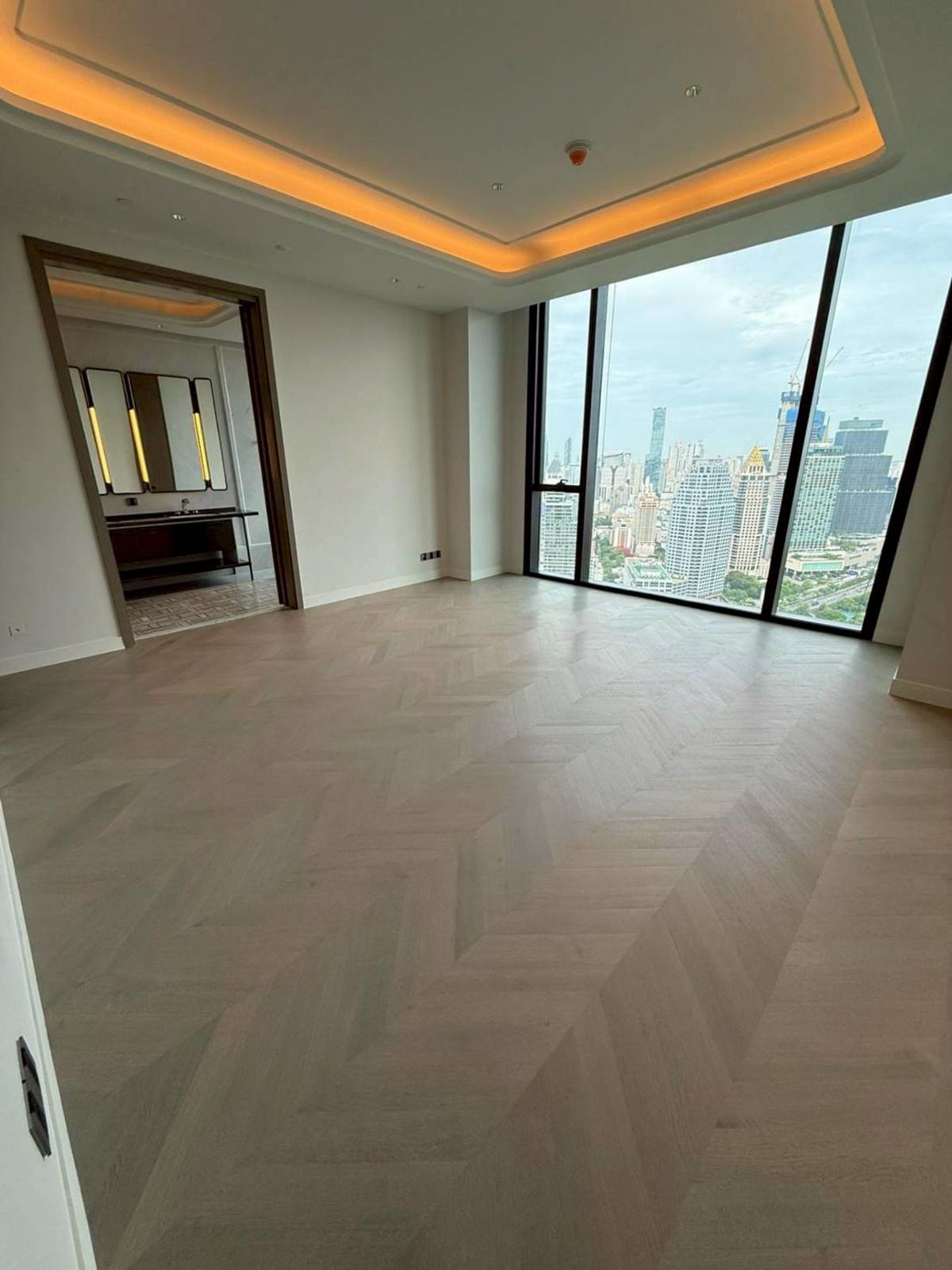 ขายคอนโดวิทยุ ชิดลม หลังสวน :  ❖ Prime Location ❖ วิวสวนลุมพีนี | ชั้นสูง 261.00 ตร.ม. | 3 ห้องนอน, 4 ห้องน้ำ | คอนโดใกล้ One Bangkok, สวนลุมพินี 1 นาที, MRT ลุมพินี 2 นาที
