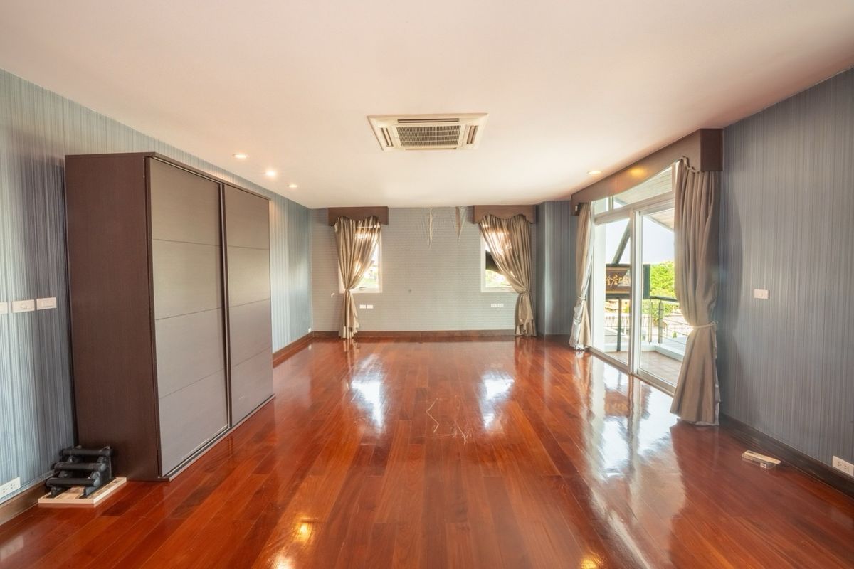 For SaleHouseSukhumvit, Asoke, Thonglor : Luxury 7-Storey House for Sale in Ekkamai–Thonglor with Private Lift | 193 sq.w Land | 2,800 sq.m Usable Area | Ideal for Residence or Investment
