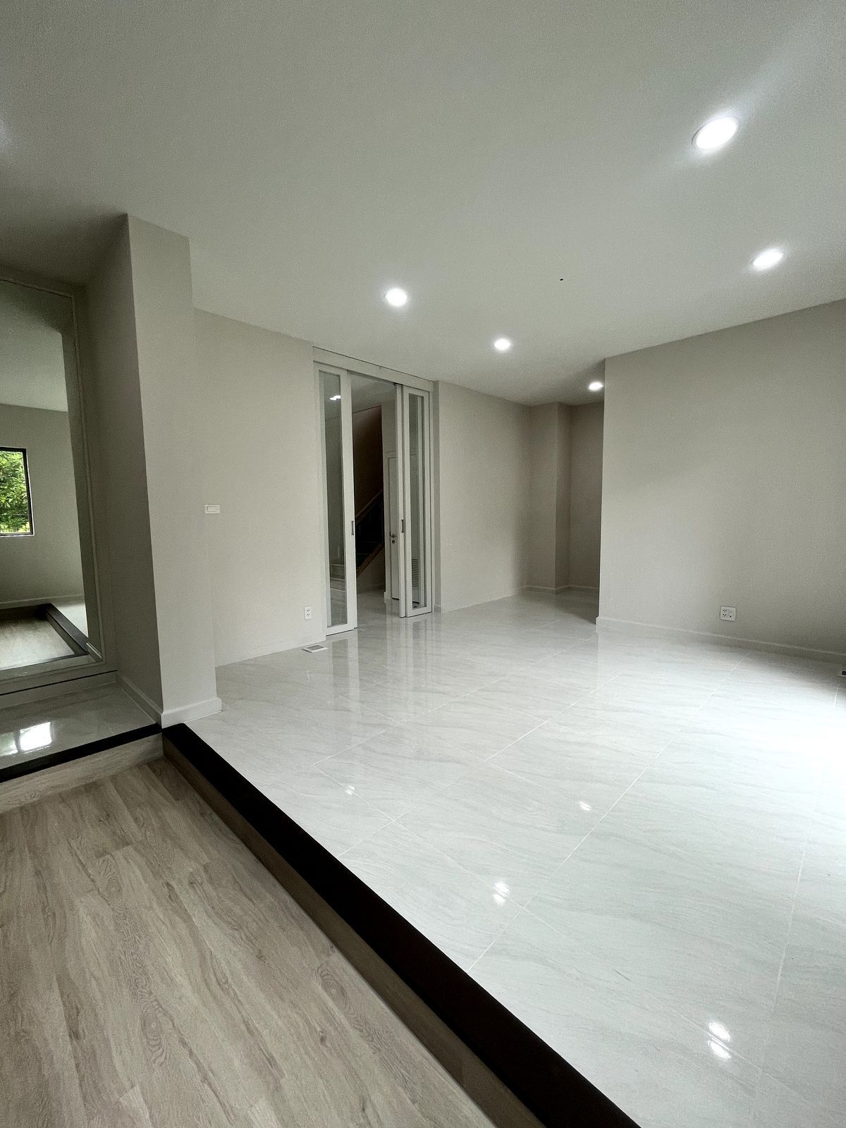 ขายบ้านลาดกระบัง สุวรรณภูมิ : 💥 ขายบ้านเดี่ยวสไตล์ญี่ปุ่น พื้นที่ใช้สอยกว้างขวาง 371 ตร.ม. 4 ห้องนอน ร่มรื่น และความเป็นส่วนตัวสูง ใกล้ทางด่วนศรีรัช เดินทางสะดวก