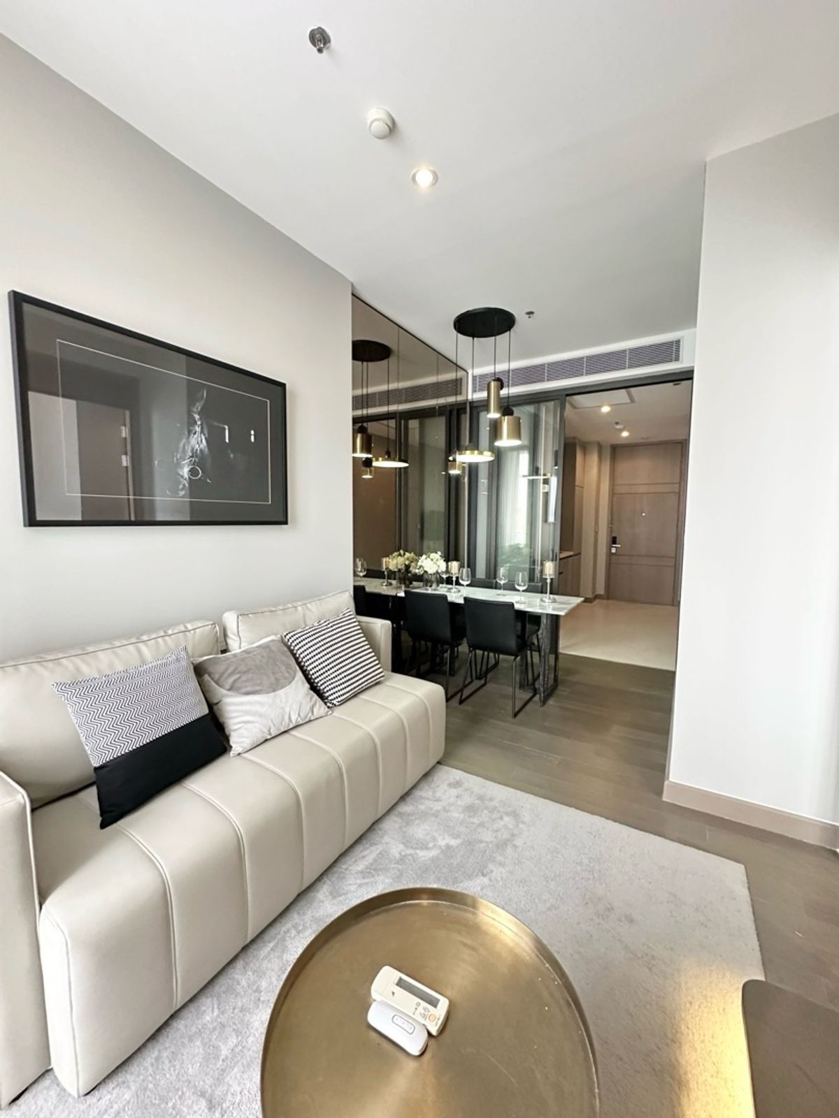 For RentCondoRama9, Petchburi, RCA : Rent The ESSE at Singha Complex. The SET Sing Complex Asoke Phetchaburi. Beautiful room, ready to be made to see the real room every day. Call: 086-888-9328