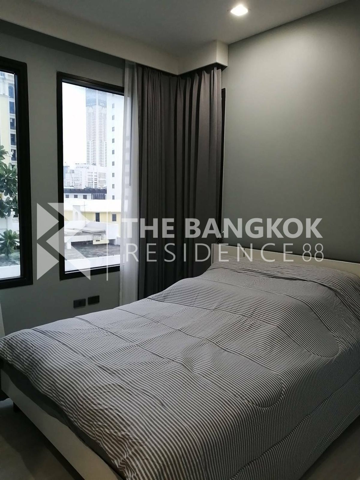 For RentCondoRatchathewi,Phayathai : Urgent room for rent, M Phayathai 1, 1 water, 44 sqm. Only 25k/Month only (not allowed animals)