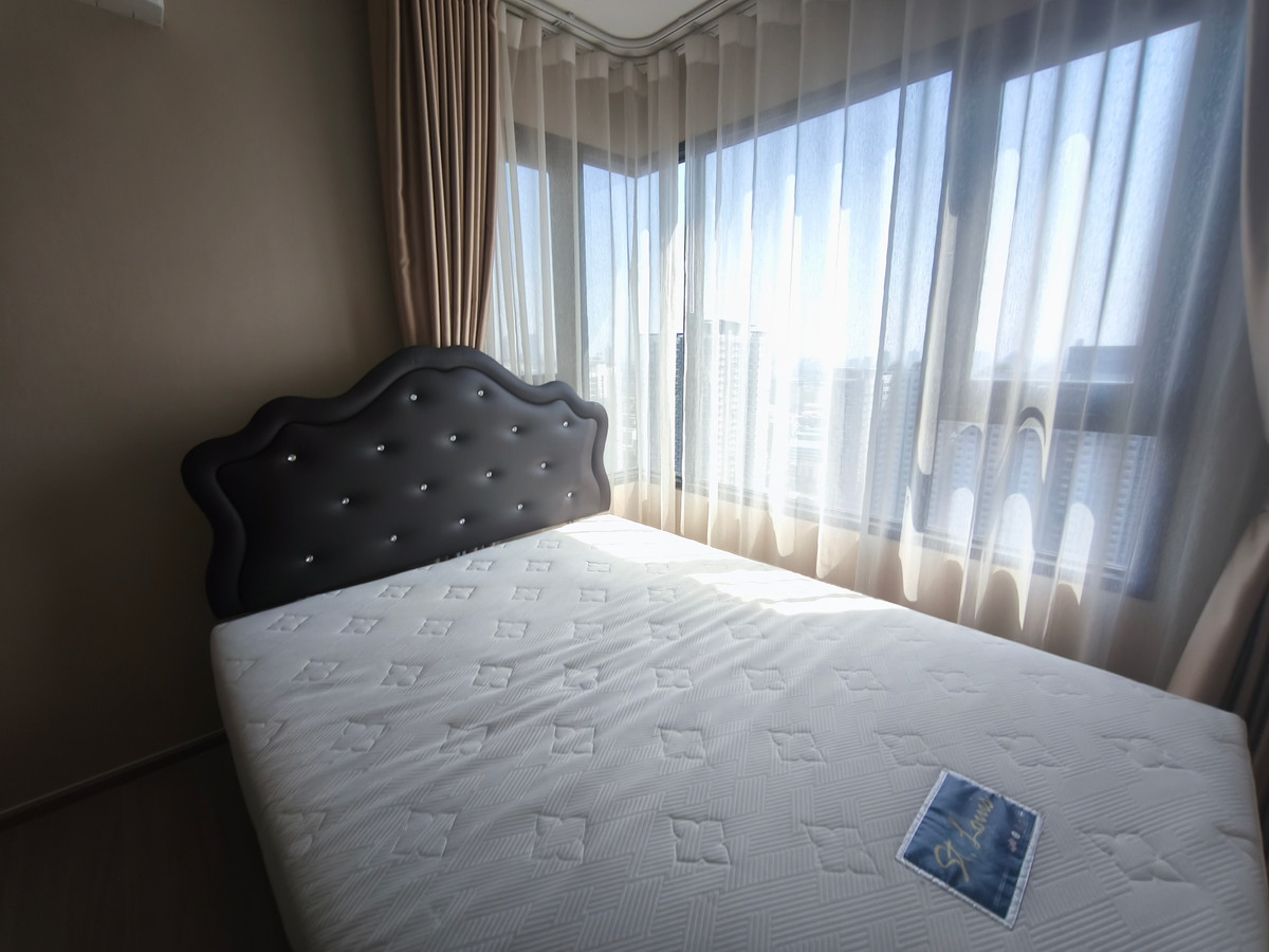 For RentCondoThaphra, Talat Phlu, Wutthakat : • RENT • Life Sathorn Sierra • 1Bed 1Bath •  32 Sqm. • 15,000 •   Line ID : Vassily