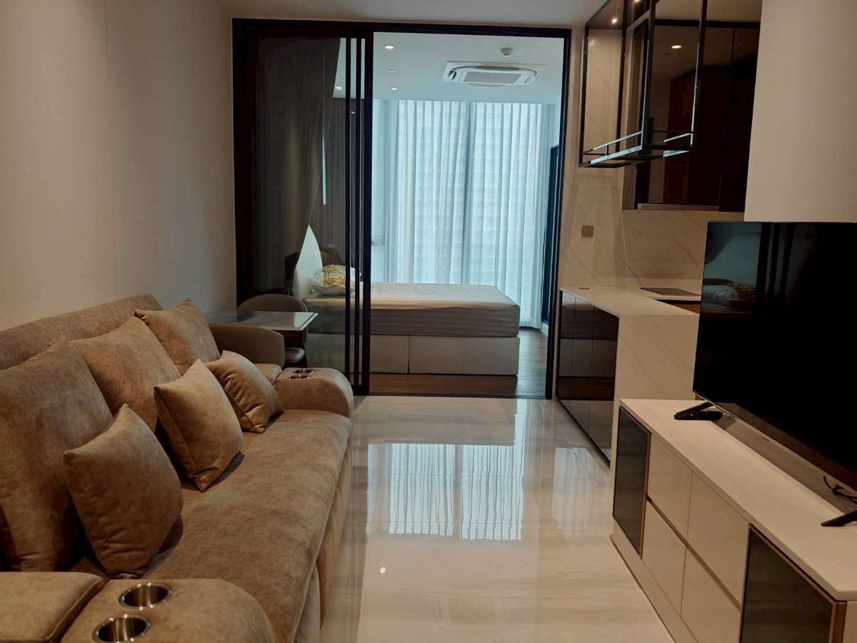 For RentCondoSathorn, Narathiwat : ★ Supalai Icon Sathorn ★ 42 sq m., 20th floor (1 bedroom, 1 bathroom), ★ Near MRT Lumpini and BTS Chong Nonsi ★ Near Suan Phlu Road, a shortcut to Yen Akat, Nang Linchi and Rama 3★ Many amenities ★ Complete electrical appliances ★