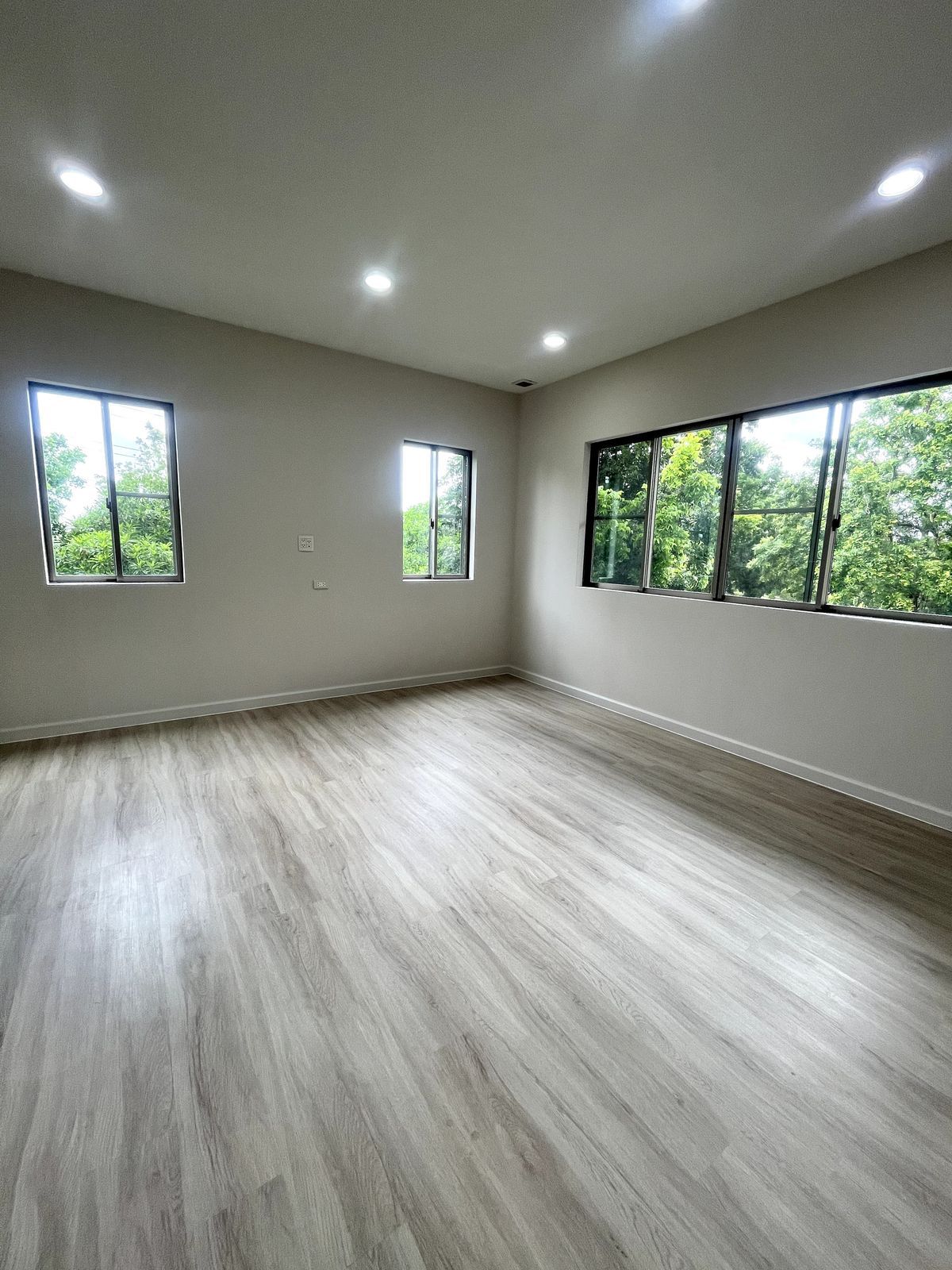 ขายบ้านลาดกระบัง สุวรรณภูมิ : 💥 ขายบ้านเดี่ยวสไตล์ญี่ปุ่น พื้นที่ใช้สอยกว้างขวาง 371 ตร.ม. 4 ห้องนอน ร่มรื่น และความเป็นส่วนตัวสูง ใกล้ทางด่วนศรีรัช เดินทางสะดวก