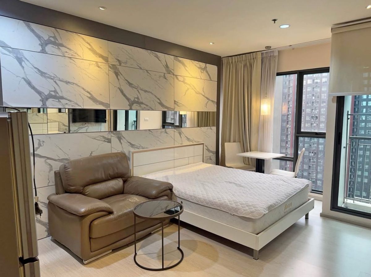 For RentCondoRama9, Petchburi, RCA : Rhythm Asoke 1 – 280 m from MRT Rama 9

Type     : Studio / 1 Bathroom
Size      : 22.5 sq.m.
Floor     : 30th
Rent      : 14,000 Baht/Month