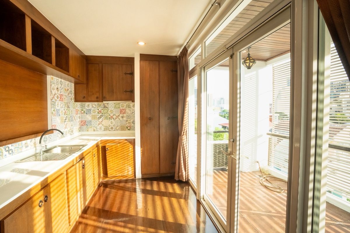 For SaleHouseSukhumvit, Asoke, Thonglor : Luxury 7-Storey House for Sale in Ekkamai–Thonglor with Private Lift | 193 sq.w Land | 2,800 sq.m Usable Area | Ideal for Residence or Investment
