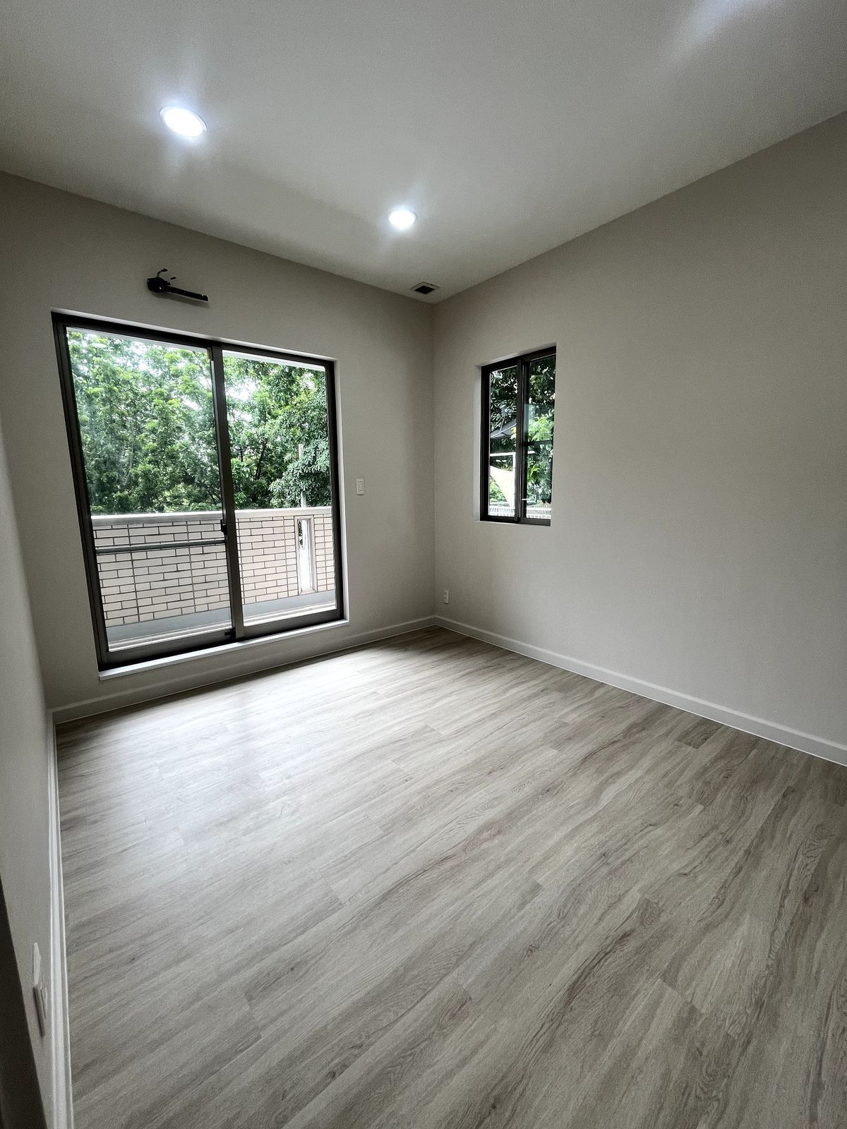 ขายบ้านลาดกระบัง สุวรรณภูมิ : 💥 ขายบ้านเดี่ยวสไตล์ญี่ปุ่น พื้นที่ใช้สอยกว้างขวาง 371 ตร.ม. 4 ห้องนอน ร่มรื่น และความเป็นส่วนตัวสูง ใกล้ทางด่วนศรีรัช เดินทางสะดวก