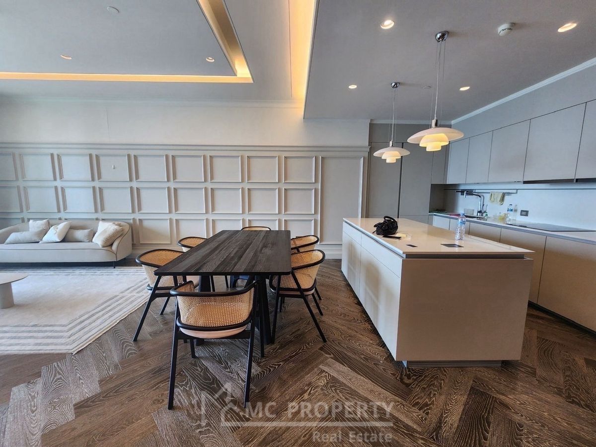 For RentCondoWitthayu, Chidlom, Langsuan, Ploenchit : the residencs at sindhorn kempinski 2 bed 139sqm for rent only 220,000 please contact 0816878954