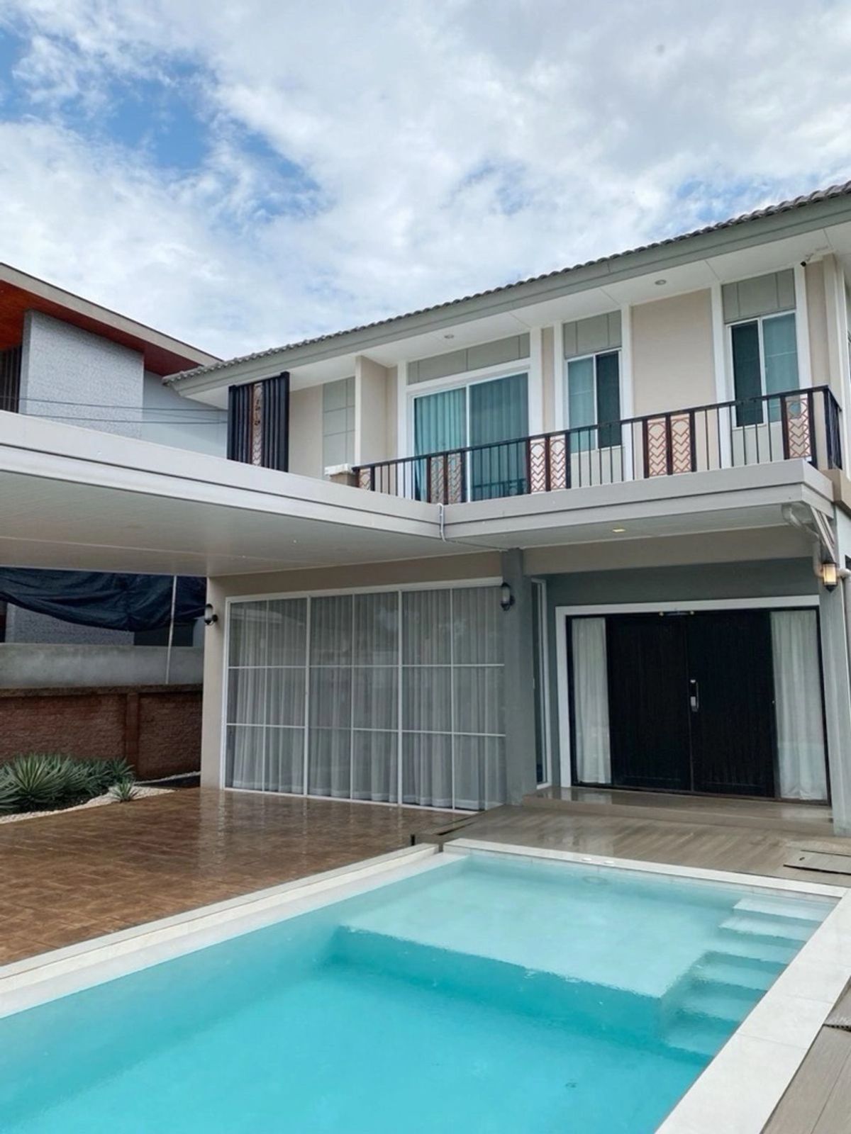 บ้านนวมินทร์ รามอินทรา : ให้เช่า🏡 บ้านหรูพร้อมสระว่ายน้ำ & Home Gym ส่วนตัว✨ ทำเลดีที่สุดของย่านวัชรพล - รามอินทรา ใกล้ทางด่วนสุขาภิบาล 5 เพียง 3 กม. / ถึงเอกมัยใน 15 นาที!