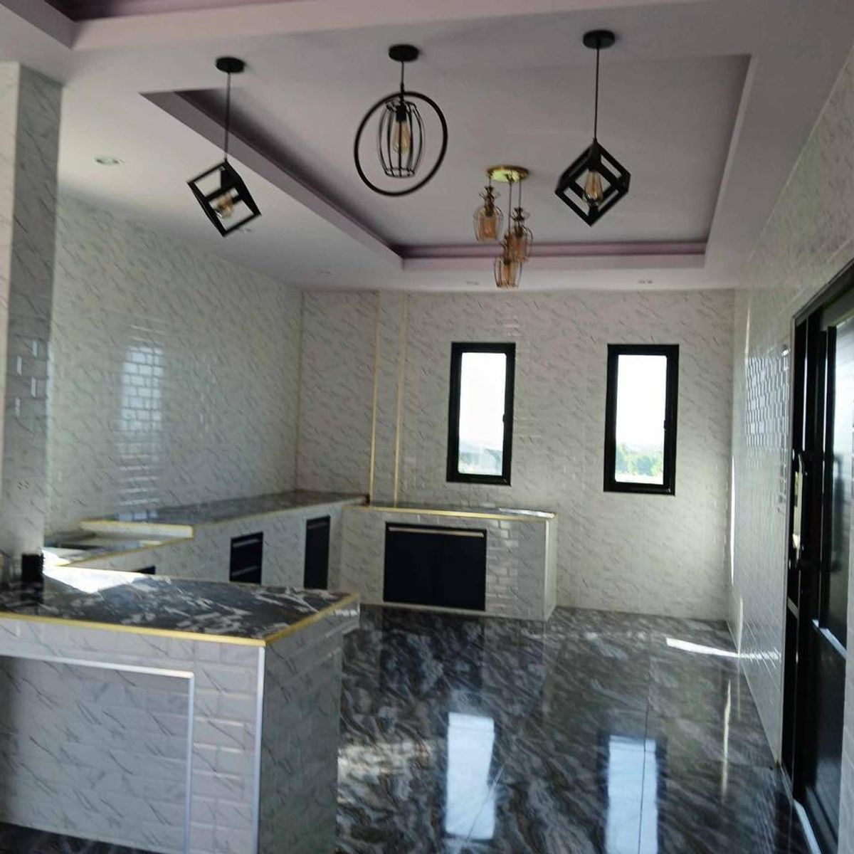 ขายบ้านระยอง : บ้านเดี่ยว ห้วยโป่ง อำเภอเมือง ระยอง สไตล์โมเดิร์น วิวภูเขา บนเนื้อที่ 2 ไร่ 