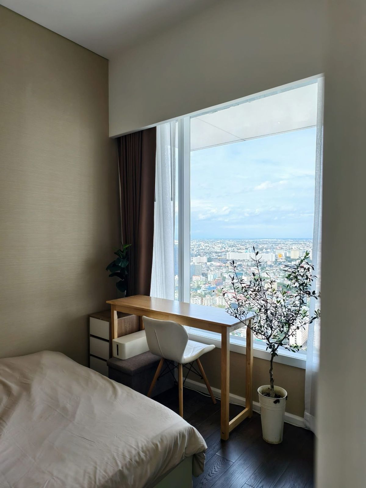 ให้เช่าคอนโดลาดพร้าว เซ็นทรัลลาดพร้าว : ให้เช่า ✨ The Saint Residences ✨ 2 ห้องนอน เฟอร์นิเจอร์ และ เครื่องใช้ไฟฟ้าครบ ใกล้ BTS ห้าแยกลาดพร้าว