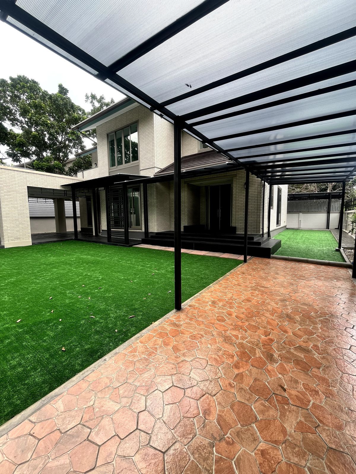 ขายบ้านลาดกระบัง สุวรรณภูมิ : 💥 ขายบ้านเดี่ยวสไตล์ญี่ปุ่น พื้นที่ใช้สอยกว้างขวาง 371 ตร.ม. 4 ห้องนอน ร่มรื่น และความเป็นส่วนตัวสูง ใกล้ทางด่วนศรีรัช เดินทางสะดวก