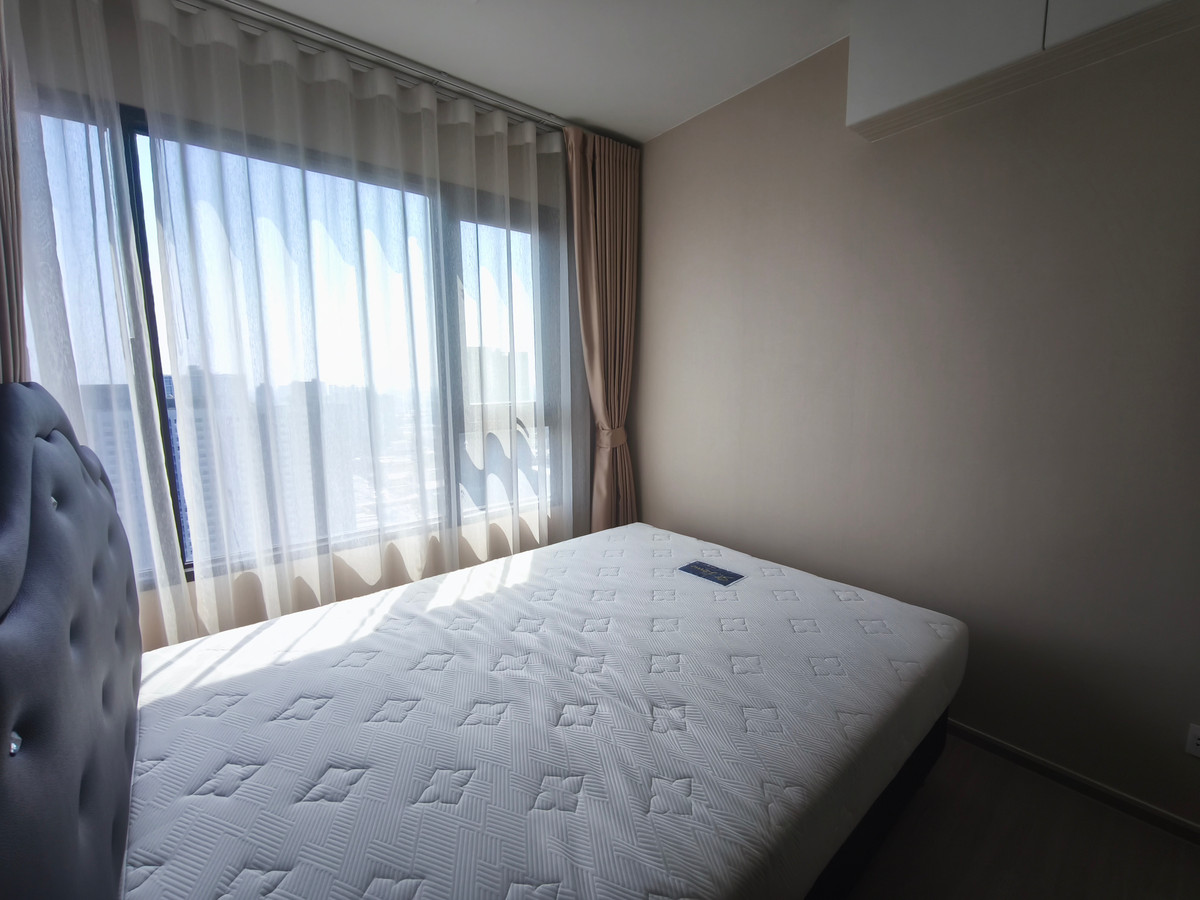 For RentCondoThaphra, Talat Phlu, Wutthakat : • RENT • Life Sathorn Sierra • 1Bed 1Bath •  32 Sqm. • 15,000 •   Line ID : Vassily