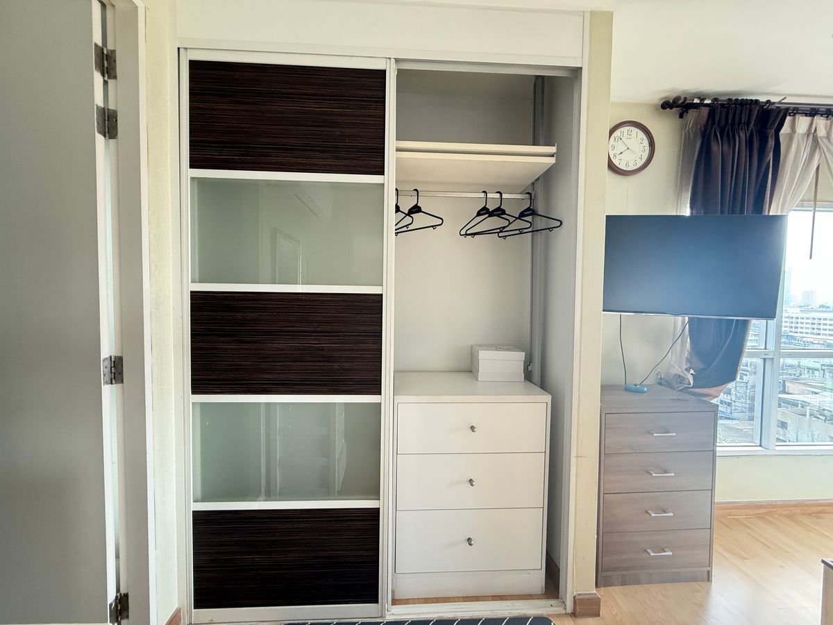 ขายคอนโดท่าพระ ตลาดพลู วุฒากาศ : (For Sale) The Parkland Taksin-Thapra 3,950,000 Baht 2 Bed 2 Bath Floor 8th Tel: 083-882-4256