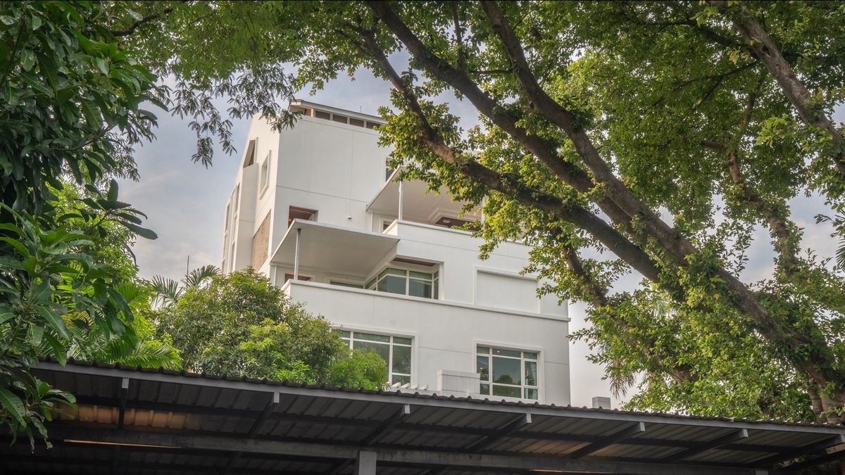 For SaleHouseSukhumvit, Asoke, Thonglor : Luxury 7-Storey House for Sale in Ekkamai–Thonglor with Private Lift | 193 sq.w Land | 2,800 sq.m Usable Area | Ideal for Residence or Investment
