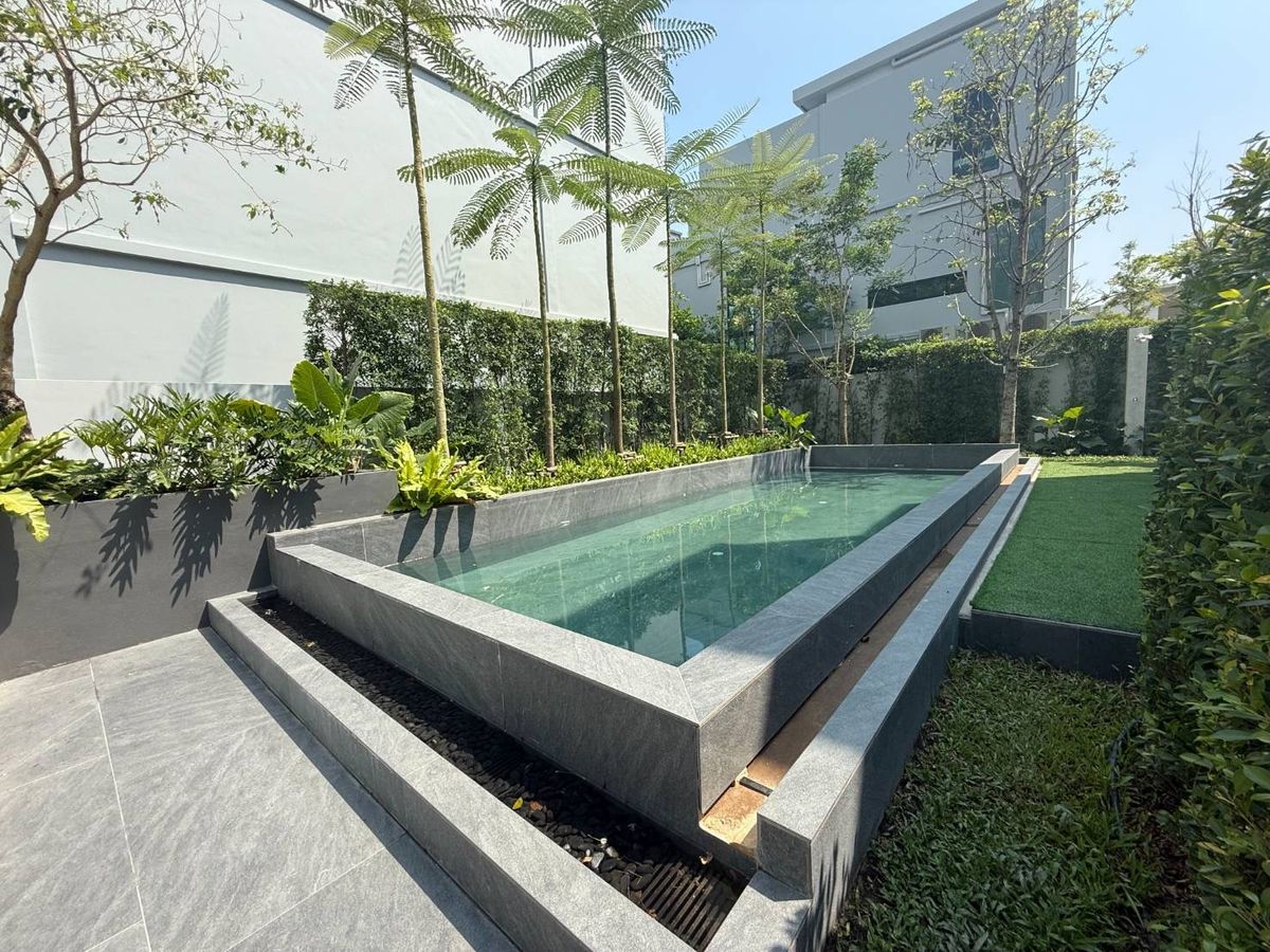 ให้เช่าบ้านพัฒนาการ ศรีนครินทร์ :  3-Storey Detached House for Rent with Elevator, Full Furnishings, and Private Pool – Ready to Move In!