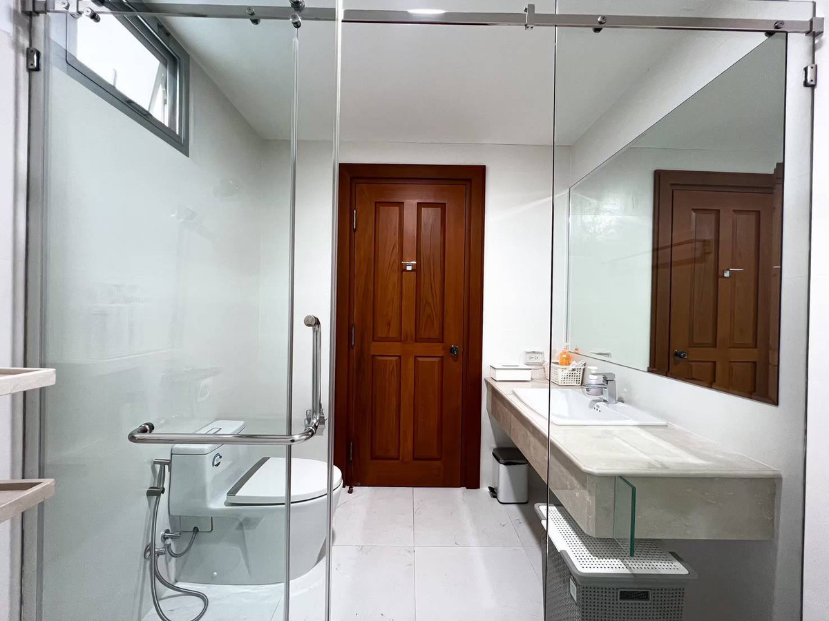 For SaleHome OfficeVipawadee, Don Mueang, Lak Si : Selling office buildings House for sale in Soi Chaeng Watthana 12 (Pak Soi- Crown Hospital), Lak Si District, Bangkok, Chaeng Watthana, Vibhavadi, Laksi near the pink MRT Expressway