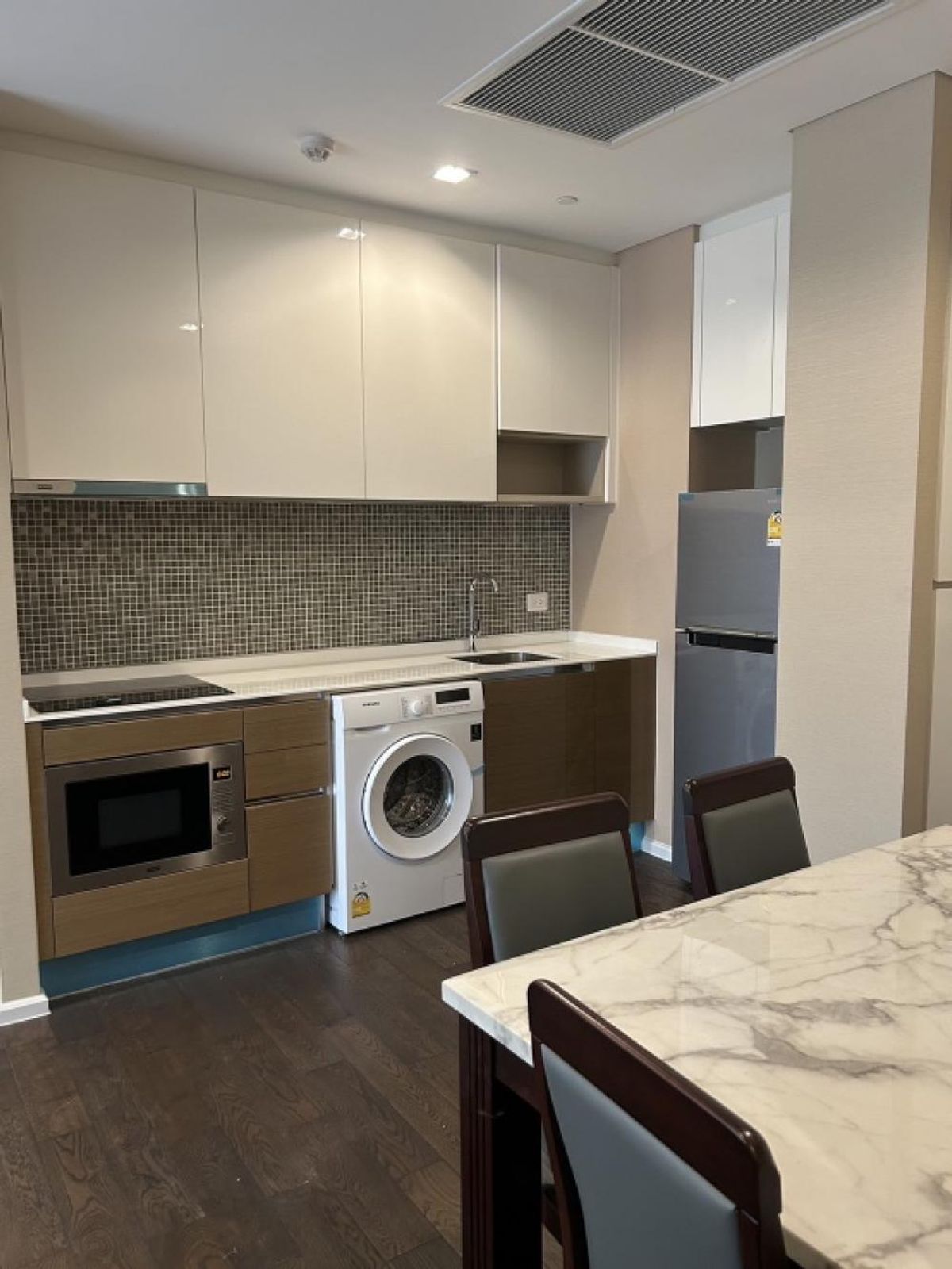 ให้เช่าคอนโดลาดพร้าว เซ็นทรัลลาดพร้าว : ให้เช่า 📍 The Saint Residences 📍 2 ห้องนอน เฟอร์นิเจอร์ และ เครื่องใช้ไฟฟ้าครบ ใกล้ BTS ห้าแยกลาดพร้าว