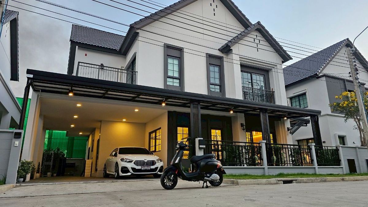 ขายบ้านบางนา แบริ่ง ลาซาล : 🏡 ขายบ้านหรู พร้อมอยู่! หมู่บ้าน Centro บางนา ✨ บ้านเดี่ยว 2 ชั้น สไตล์ Modern Luxury 📌 โครงการคุณภาพจาก AP Thailand