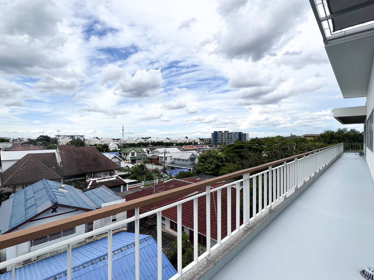 For SaleHome OfficeVipawadee, Don Mueang, Lak Si : Selling office buildings House for sale in Soi Chaeng Watthana 12 (Pak Soi- Crown Hospital), Lak Si District, Bangkok, Chaeng Watthana, Vibhavadi, Laksi near the pink MRT Expressway