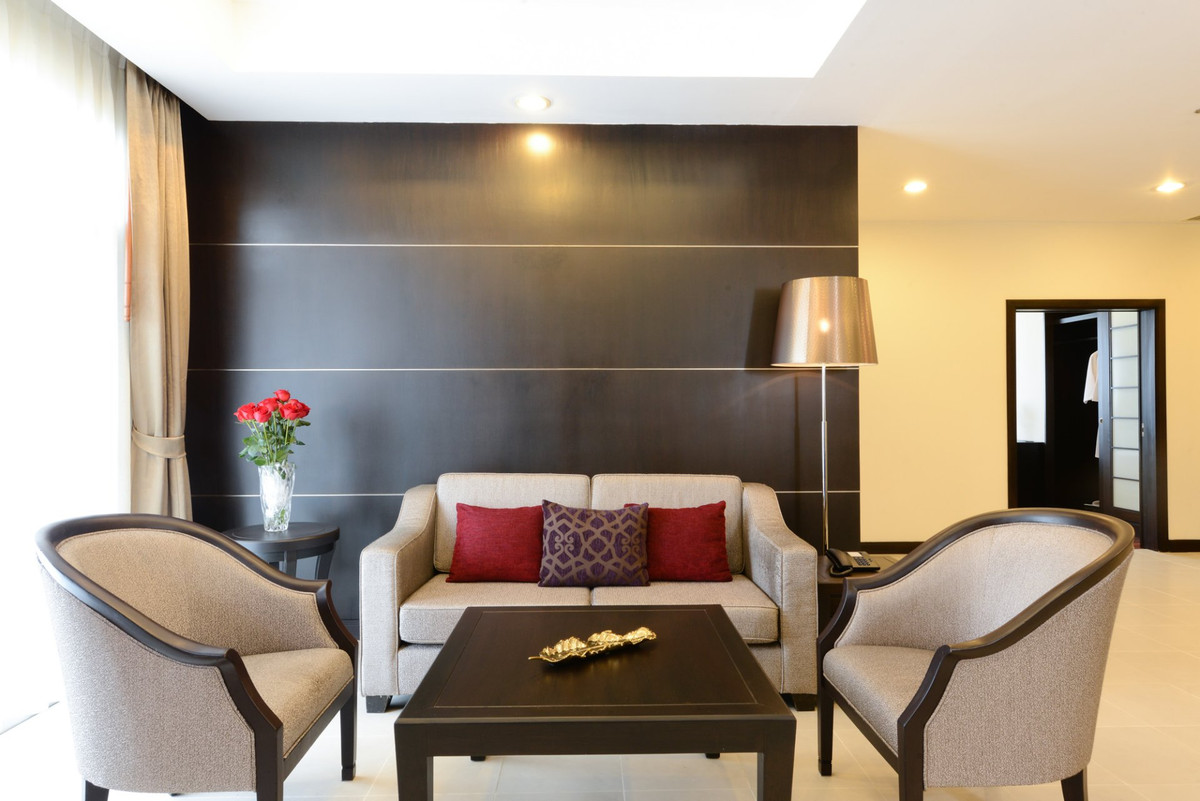 For RentCondoSukhumvit, Asoke, Thonglor : For Rent Huge Apartment in Asoke! 2 Bedroom-Renovated 155 SQ.M Near BTS Asoke Call 086-369-2224