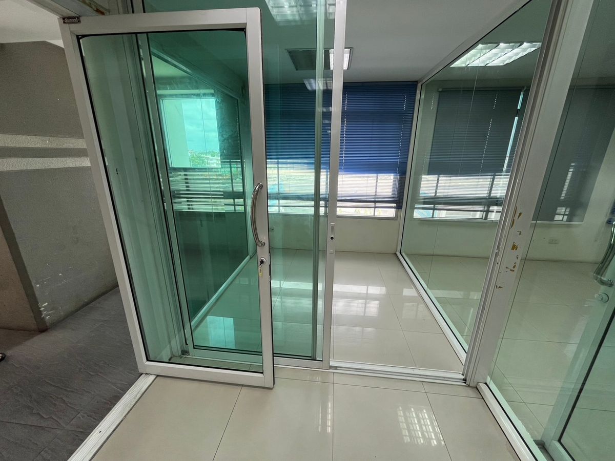 ให้เช่าอาคารพาณิชย์นวมินทร์ รามอินทรา : ✨ ให้เช่าอาคารพาณิชย์/สำนักงาน ติดถนนวัชรพล–ใกล้ตลาดถนอมมิตร ทำเลเด่นมาก ✨ 📍 เลือกเช่ารายชั้น อาคารสูง 5-7 ชั้น พื้นที่ใช้สอย 130 - 200 ตร.ม./ชั้น