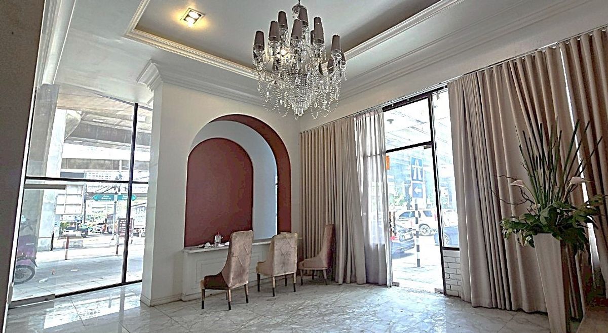 For RentShop HouseSukhumvit, Asoke, Thonglor : Building for rent with elevator. Walking distance to Airport Link. Asoke – Rama 9 ** NO CO-AGENT ** 