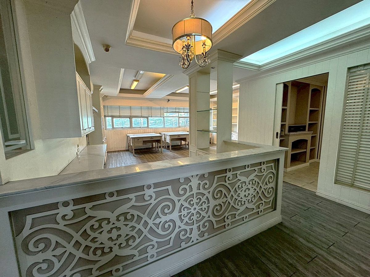 For RentShop HouseSukhumvit, Asoke, Thonglor : Building for rent with elevator. Walking distance to Airport Link. Asoke – Rama 9 ** NO CO-AGENT ** 